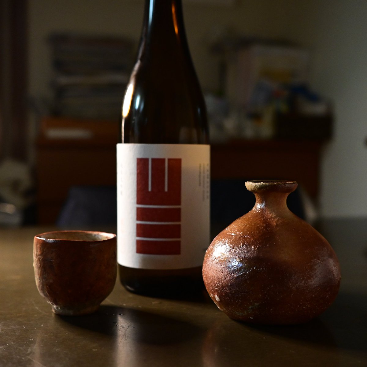 今日は焼き物の個展に行ってきました
前から欲しかった蕪形の徳利
元々は　船に酒を積んで行くためのもの
揺れに強い形

お酒🍶は
山三 純米大吟醸 愛山 四割五分 無濾過原酒 火入

少し硬いかな