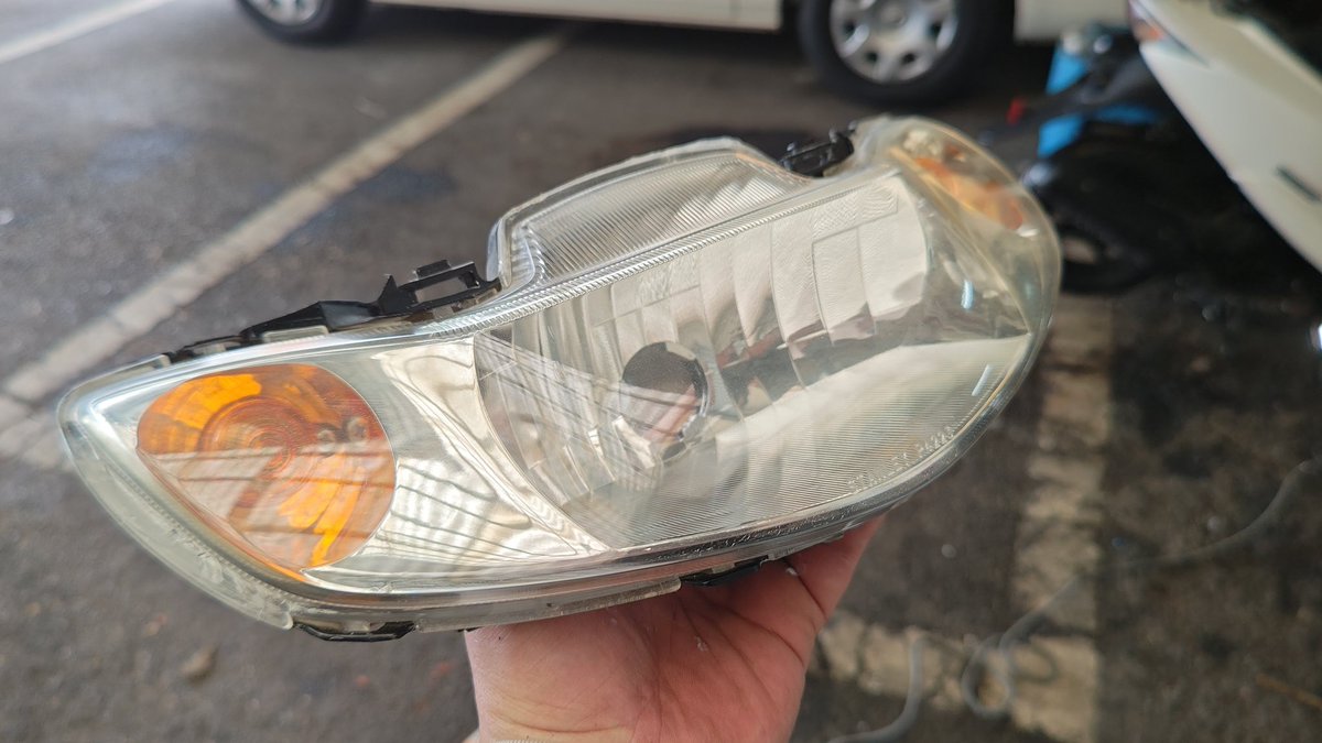 前照灯の磨き作業💪
ビフォーアフター！