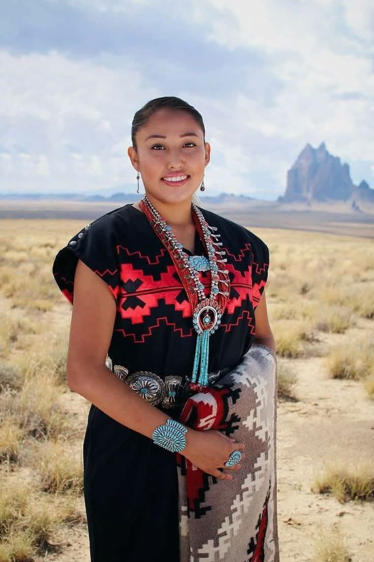 _nativeamerica's tweet photo. TODAY IS MY BIRTHDAY DON'T EVEN GET A WISH 🎉🥰 https://t.co/bwiWaqWTPc