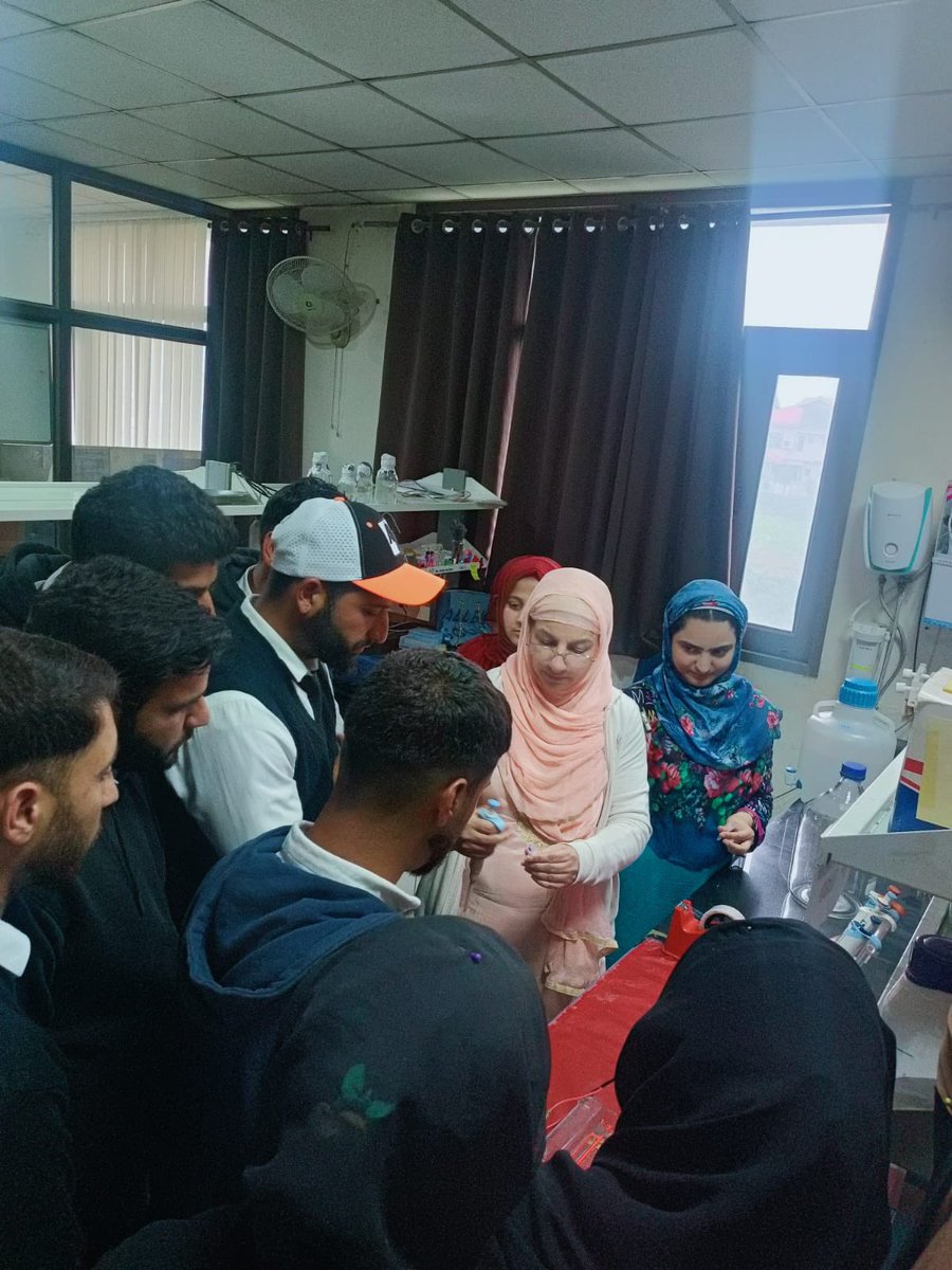 csiriiim's tweet photo. Empowering young minds through scientific learning and skill development 
Students of Degree College Pulwama successfully completed their hands-on training in Plant Tissue Culture Techniques under the CSIR-Integrated Skill Initiatives at CSIR-IIIM Srinagar Branch. Around 15 faculty members and students participated in the programme, which was thoughtfully designed in alignment with the NEP 2020 guidelines to promote experiential learning and industry-relevant skills.
This initiative reflects CSIR-IIIM’s continued commitment towards nurturing scientific temperament, innovation, and capacity building among students.

#CSIRIIIM #CSIRIIIMJammu #SkillDevelopment #PlantTissueCulture #NEP2020 #ScientificTraining #HandsOnLearning #StudentEmpowerment #Biotechnology #ResearchAndInnovation #SrinagarBranch #EducationForFuture