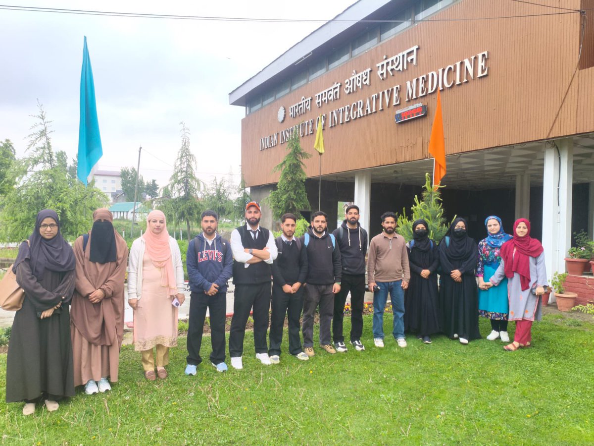 csiriiim's tweet photo. Empowering young minds through scientific learning and skill development 
Students of Degree College Pulwama successfully completed their hands-on training in Plant Tissue Culture Techniques under the CSIR-Integrated Skill Initiatives at CSIR-IIIM Srinagar Branch. Around 15 faculty members and students participated in the programme, which was thoughtfully designed in alignment with the NEP 2020 guidelines to promote experiential learning and industry-relevant skills.
This initiative reflects CSIR-IIIM’s continued commitment towards nurturing scientific temperament, innovation, and capacity building among students.

#CSIRIIIM #CSIRIIIMJammu #SkillDevelopment #PlantTissueCulture #NEP2020 #ScientificTraining #HandsOnLearning #StudentEmpowerment #Biotechnology #ResearchAndInnovation #SrinagarBranch #EducationForFuture