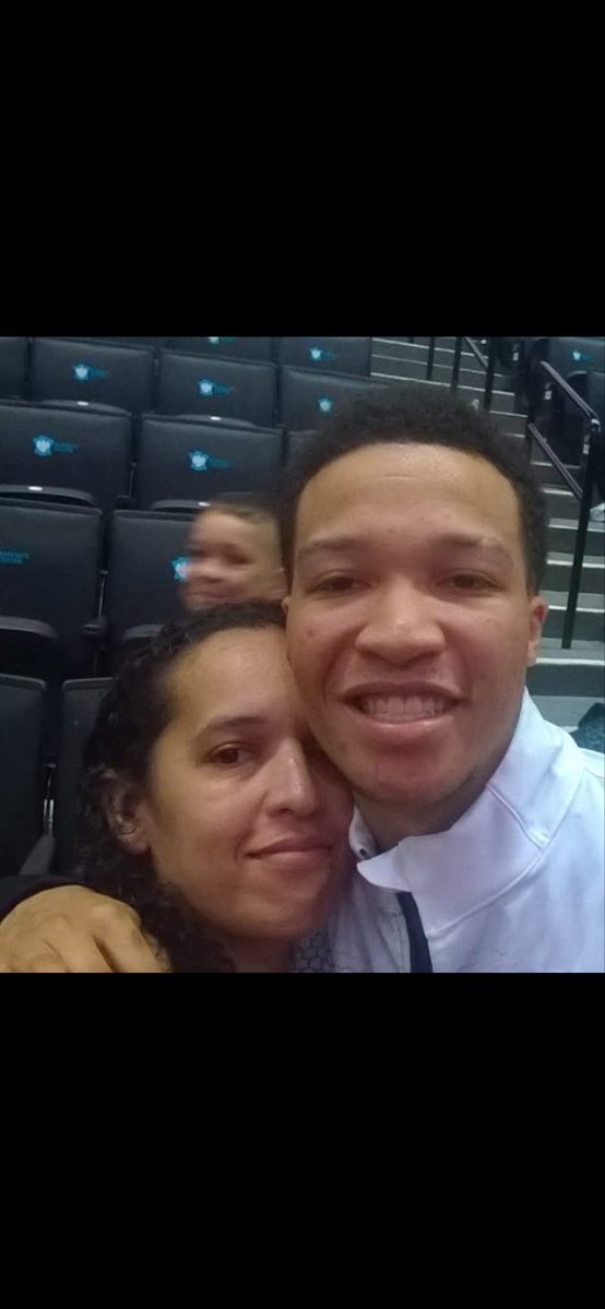 Grimlinsmom's tweet image. This kid plays basketball today 💙🧡 #Knicks