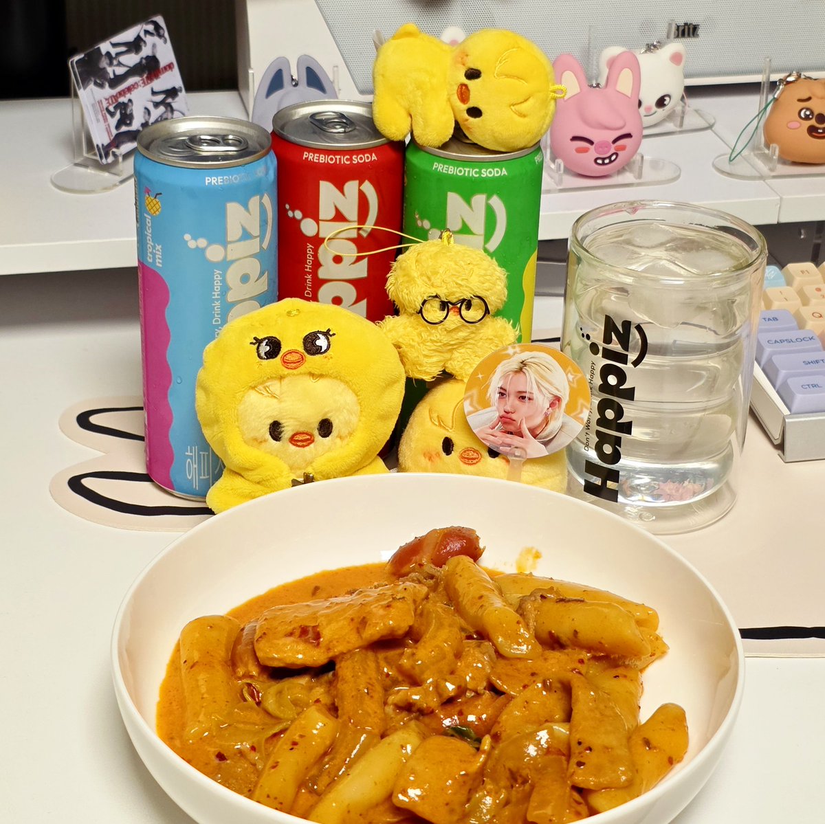 mo0njoo's tweet image. 이거 마시려고 엽떡시켰다!!!
사이다파라 레몬라임 먼저 깠는데
사이다보다 조금 더 부드러운 단맛이 남
캔이 생각보다 길쭉하고 컬러풀해서 넘 예뿌다🩵
#felix #happiz #everydaycarry #edcsoda