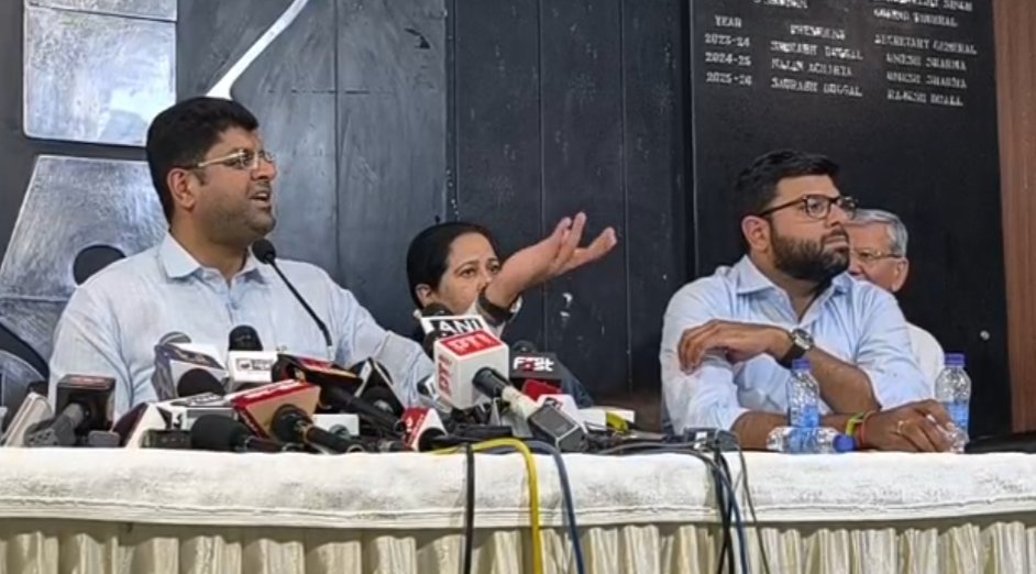 किसी भी मौके पर, किसी को भी, हमारे किसी भी कार्यकर्ता पदाधिकारी द्वारा किसी कोई कोई अपशब्द नहीं कहे गये। पुलिस अपने अनुचित कामों को दबाने के लिए हमारे वर्कर्स का झूठा नाम कैसे भी लिख सकती है, पुलिस की कलम है, जिसे चाहें जैसे दोष लगा दें।