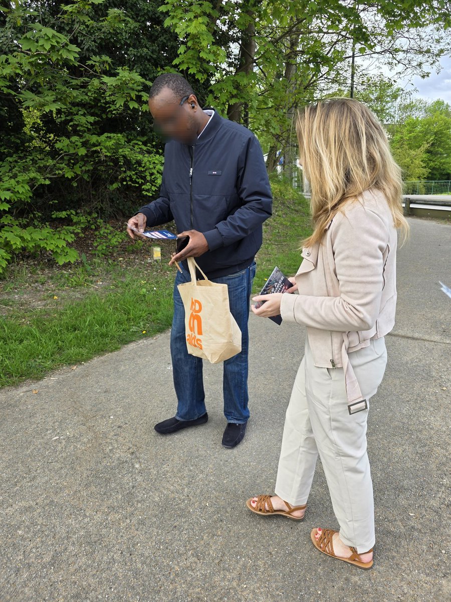 BrachPryscillia's tweet image. Ce matin, tractage en face du Leclerc de Villeparisis pour défendre le pouvoir d’achat des Français face à l’explosion des prix du carburant et des produits du quotidien !

Le #RN propose des mesures concrètes comme la baisse de la TVA et un prix français de l’électricité 🇫🇷