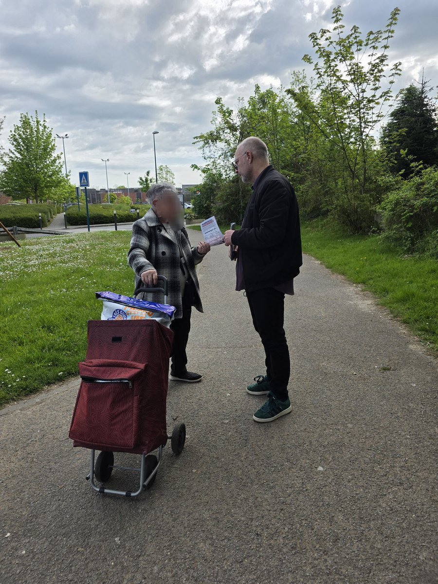 BrachPryscillia's tweet image. Ce matin, tractage en face du Leclerc de Villeparisis pour défendre le pouvoir d’achat des Français face à l’explosion des prix du carburant et des produits du quotidien !

Le #RN propose des mesures concrètes comme la baisse de la TVA et un prix français de l’électricité 🇫🇷