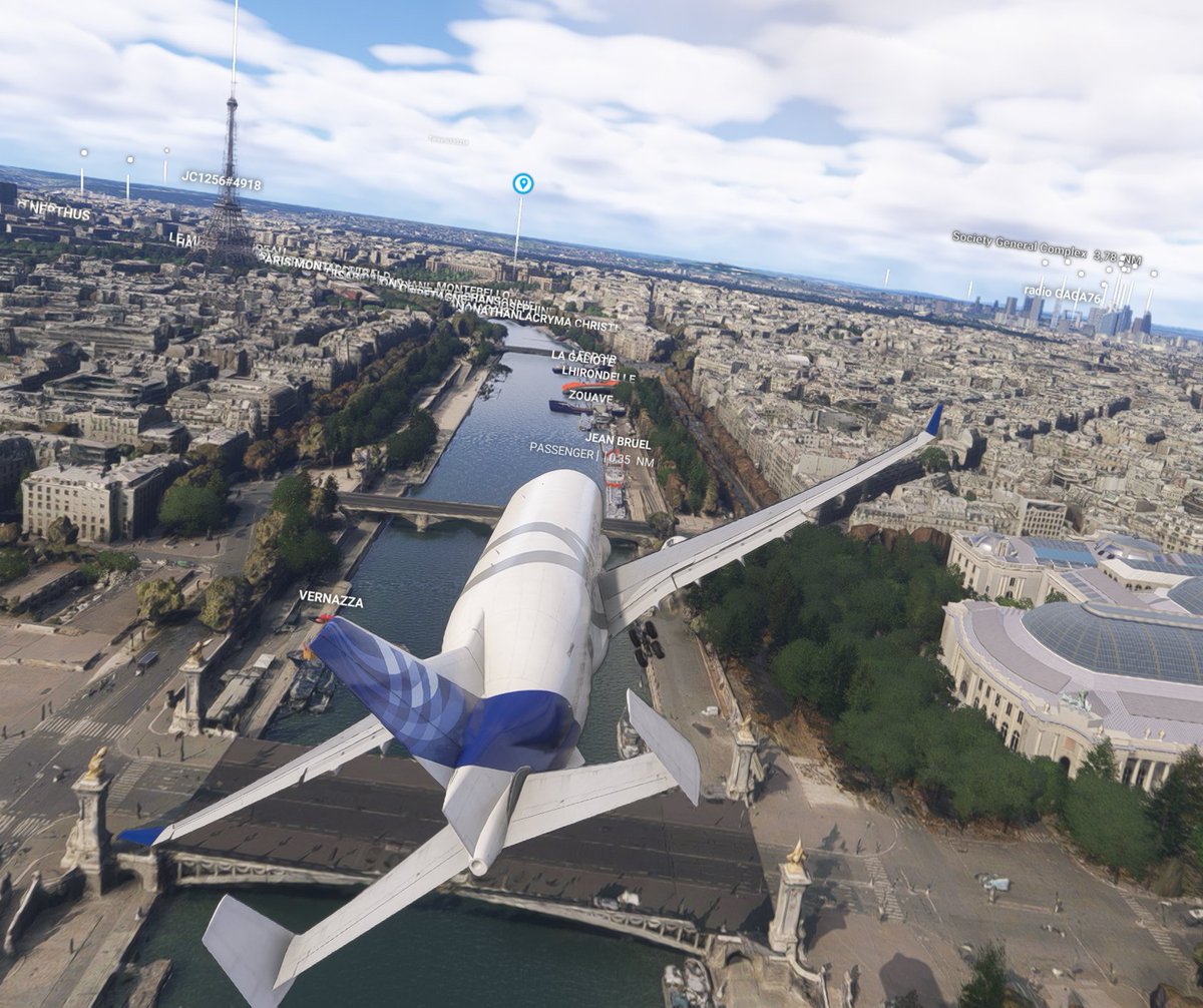 AvionChibi's tweet image. 🇫🇷パリは良い天気🕵対スパイ局にご挨拶して(ぼかし再現👀)🌊セーヌ川下りとビル群フライト訓練ざます🐬😍#ベルーガXL #BelugaXL #MSFS2024 #msfs比較測量部