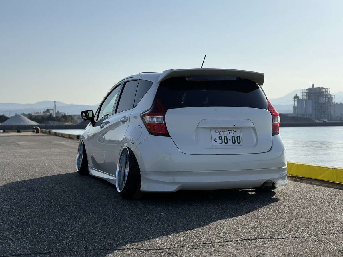 元愛車です😊
ノートニスモを素ノート化して
シートはメダリストのOPシートだったかな？
サンルーフもDIYで取り付け🛠️