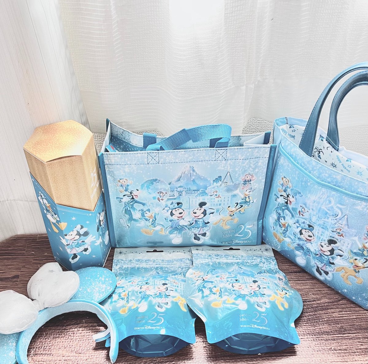 𝐌𝐚𝐧𝐚 tweet media