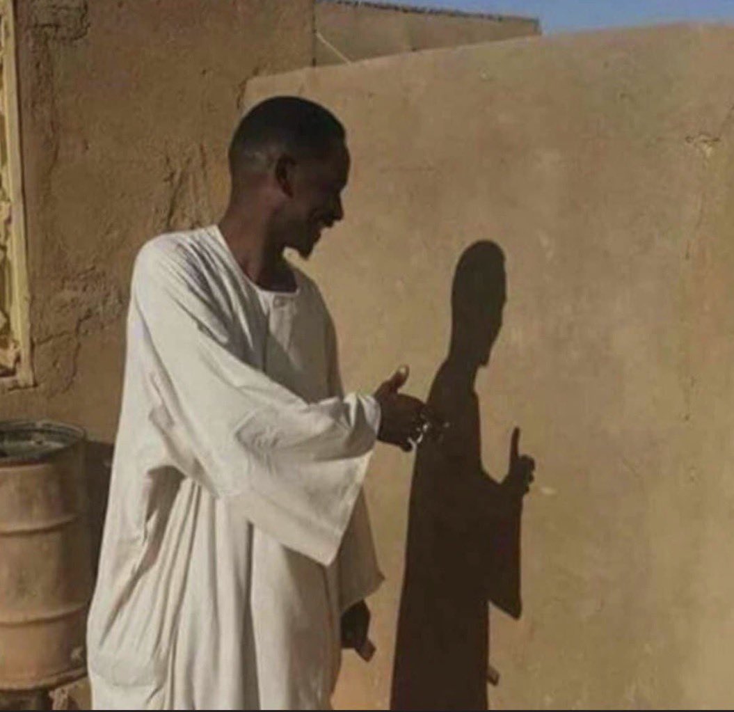 (رئيس الوزراء)

يمثل “استمرارية” للنهج الحالي أكثر من التغيير

 #ناس_طيبه
