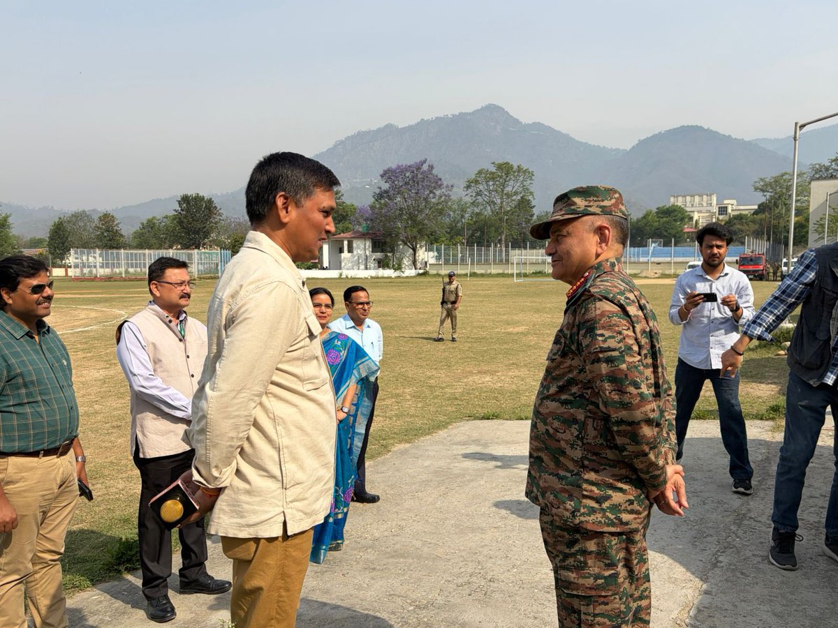 manjeetnegilive's tweet image. Chief of Defence Staff Gen Anil Chauhan spoke Exclusively with me near the #China border in #Uttarakhand. In this interview the #CDS spoke candidly about his tenure and the Indian armed forces' preparedness for war situations around the world. Watch full interview on @aajtak &amp;amp;
