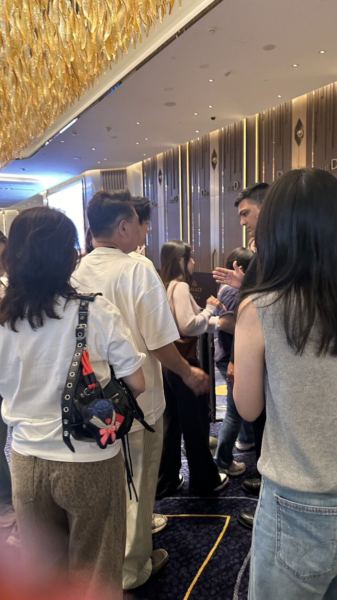 เพนกวินคลั่งรัก ◡̈ tweet media