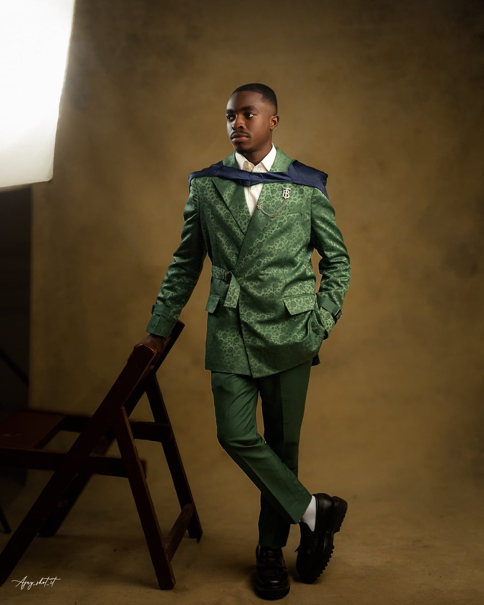 Dee_LegenD6's tweet image. B.Sc bagged, Alhamdullilah🤲🏾🧑🏾‍🎓😎🔥

📸: @ajayshotit

#uniabuja 
#convocation 
#graduate