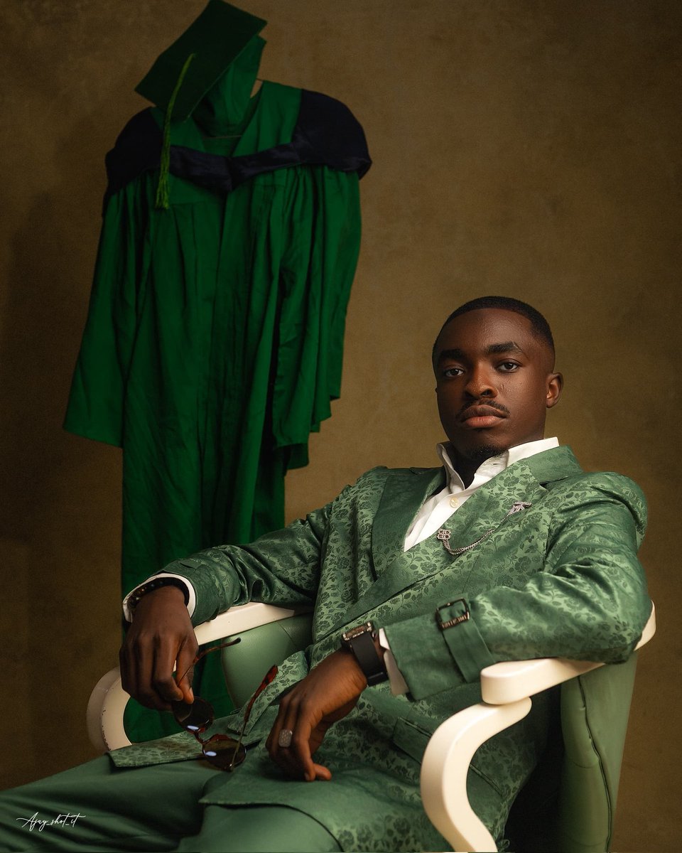 Dee_LegenD6's tweet image. B.Sc bagged, Alhamdullilah🤲🏾🧑🏾‍🎓😎🔥

📸: @ajayshotit

#uniabuja 
#convocation 
#graduate