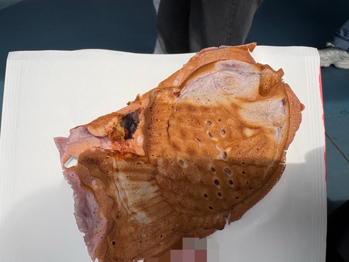 本日のフジタイヤキさん、藤田さんたちの紫のユニフォームに魅かれたのか(BTSのグループカラーらしい)ARMYの方々までめちゃくちゃ並んでて大盛況だったw鍜治さん草野さんとチラッとお話できてうれしかったし、宇宙REDカツ煮たい焼きがめちゃおかずたい焼きで美味しかった！もちろんメロンクリームも！