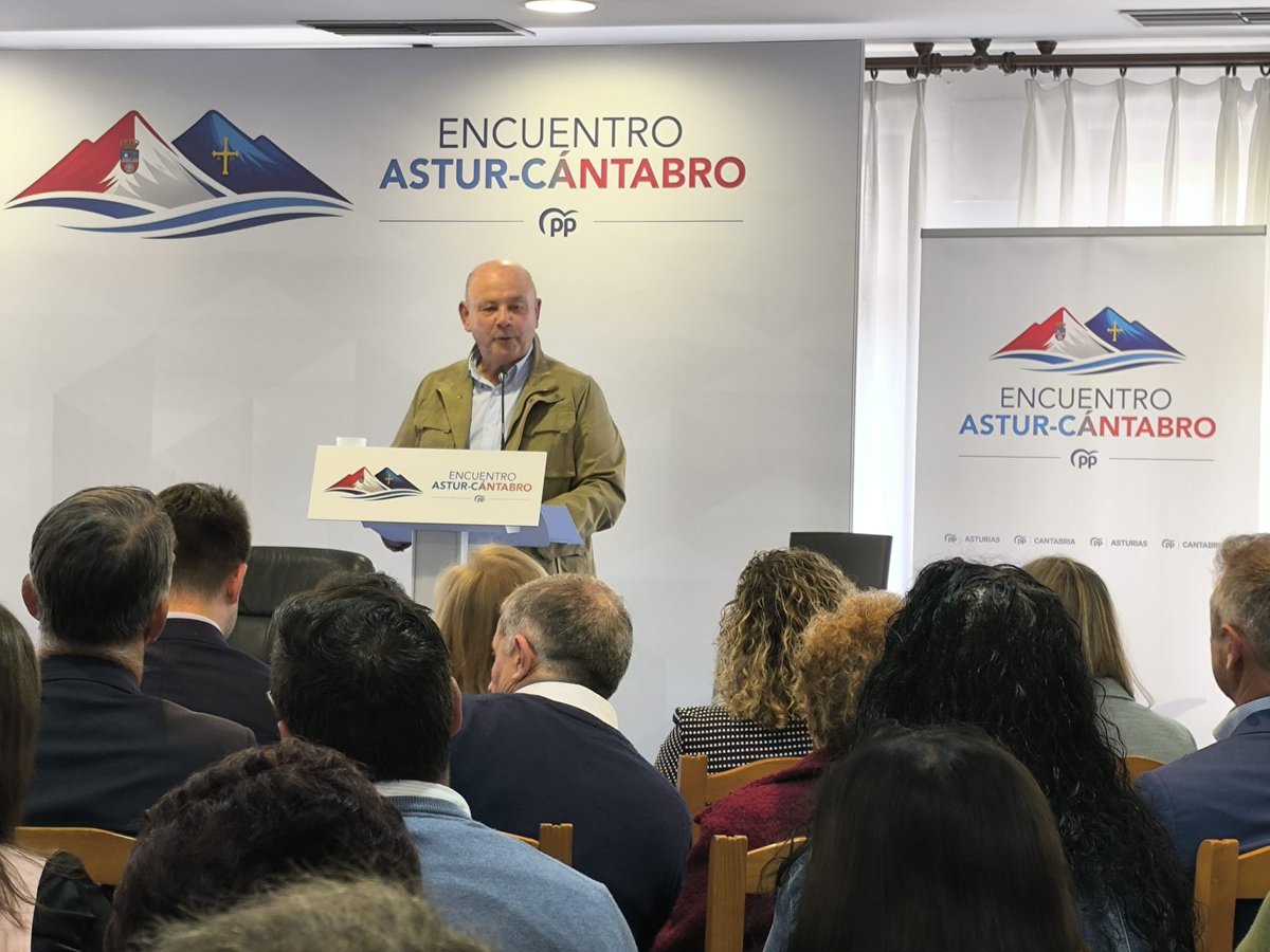 PP_Asturias's tweet photo. Arranca en #Panes el #EncuentroAsturCántabro del PP de Asturias y del @ppcantabria. El alcalde de Peñamellera Baja y Senador, José Manuel Fernández Díaz, 'Chami', inicia la jornada subrayando todo lo que une a dos territorios vecinos, que comparten retos y objetivos. https://t.co/9vXk4D0rbL
