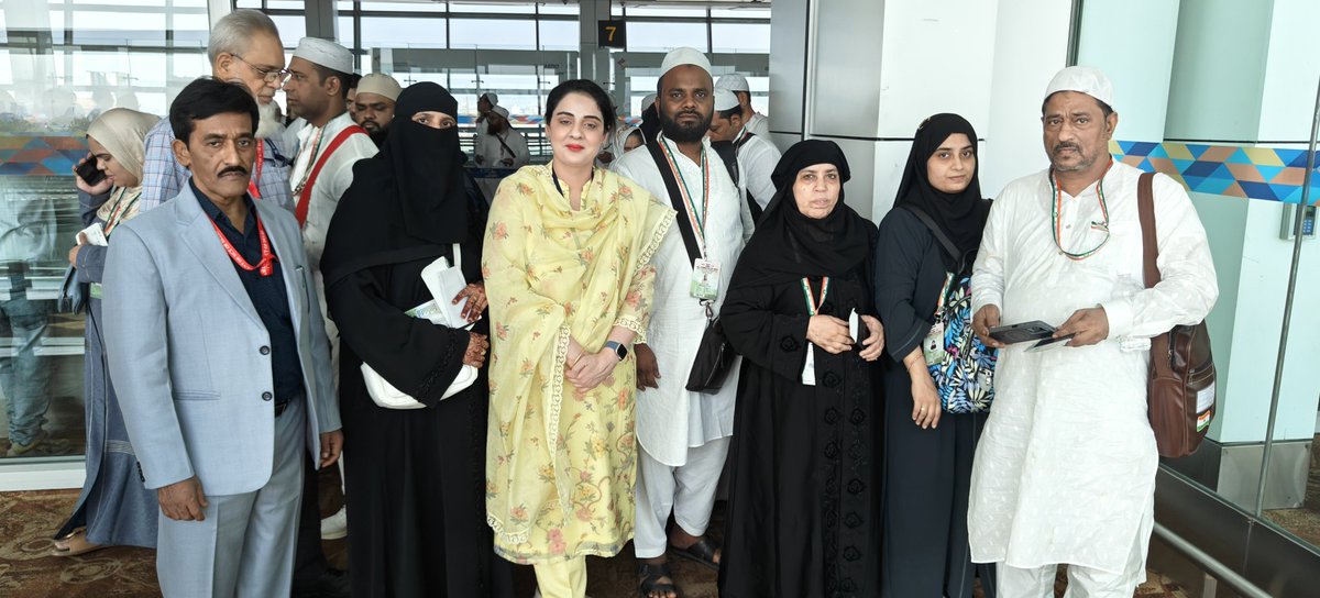 आज इंदिरा गांधी अंतरराष्ट्रीय हवाई अड्डा, T3 से हज 2026 की पहली फ्लाइट ने उड़ान भरी। बोर्डिंग गेट से दिल्ली स्टेट हज कमेटी की अध्यक्ष <a href="/Kausarjahan213/">Kausar Jahan</a> जी ने सभी हाजियों को विदा कर उनके सुखद, सुरक्षित और सुगम हज यात्रा की कामना की।  #Haj2026
