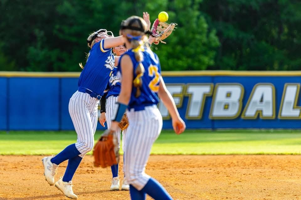 IzabellaNorth10's tweet image. Some great In action photos! 
#highschoolsoftball
#lastgameofseason
#shortstop
#freshman