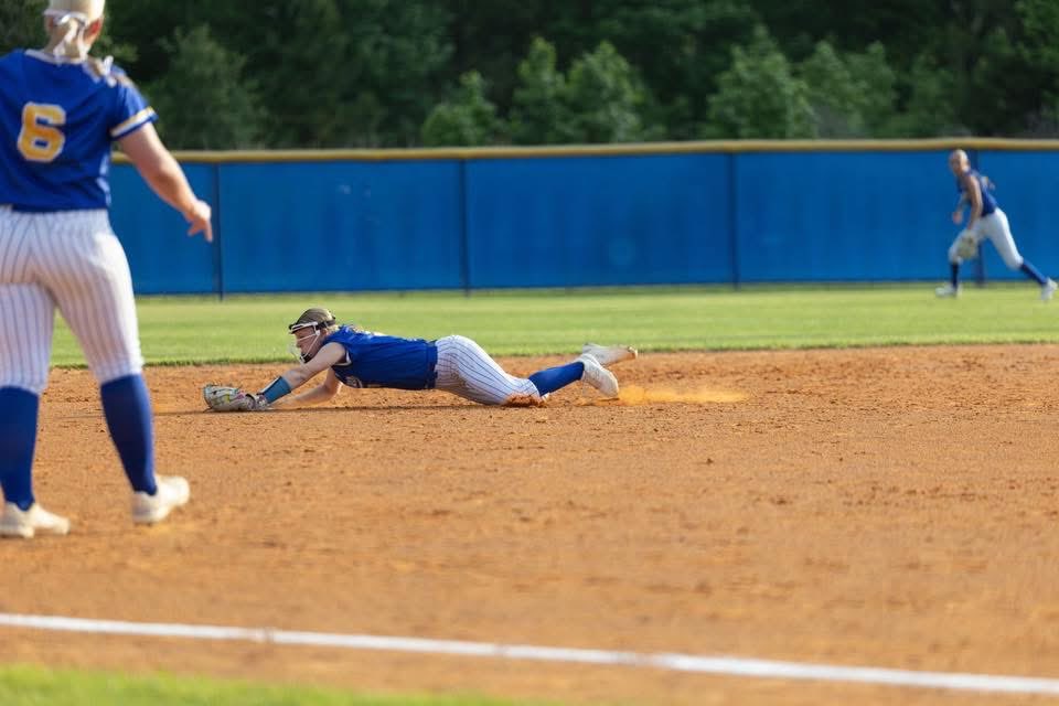IzabellaNorth10's tweet image. Some great In action photos! 
#highschoolsoftball
#lastgameofseason
#shortstop
#freshman