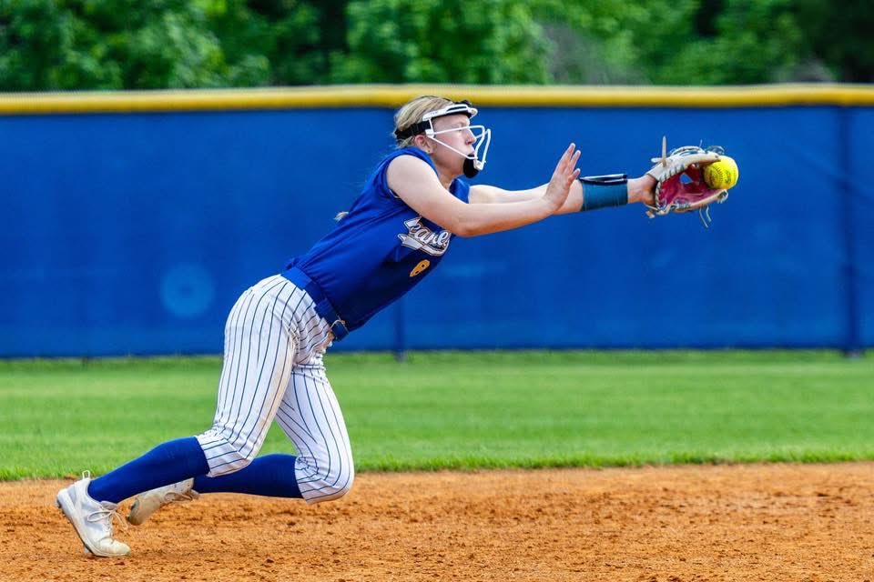 IzabellaNorth10's tweet image. Some great In action photos! 
#highschoolsoftball
#lastgameofseason
#shortstop
#freshman