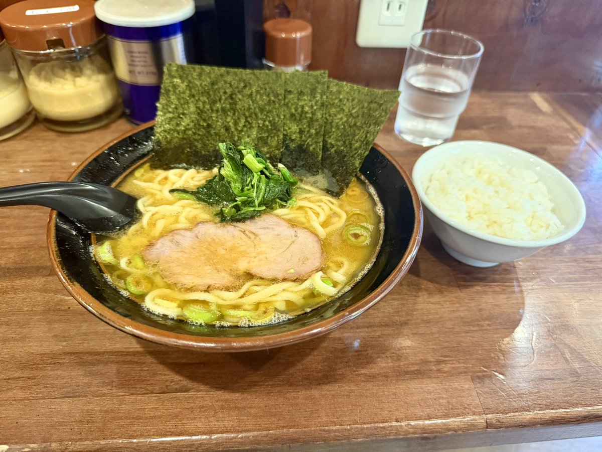 shocknin_dbd's tweet photo. 八王子では結構有名らしいまるに家さん🍜
普段横浜家系はあまり食べないんだけどここはガチで美味しいって感じた！
ご馳走様でした✨️ https://t.co/5RLoJWJNuD