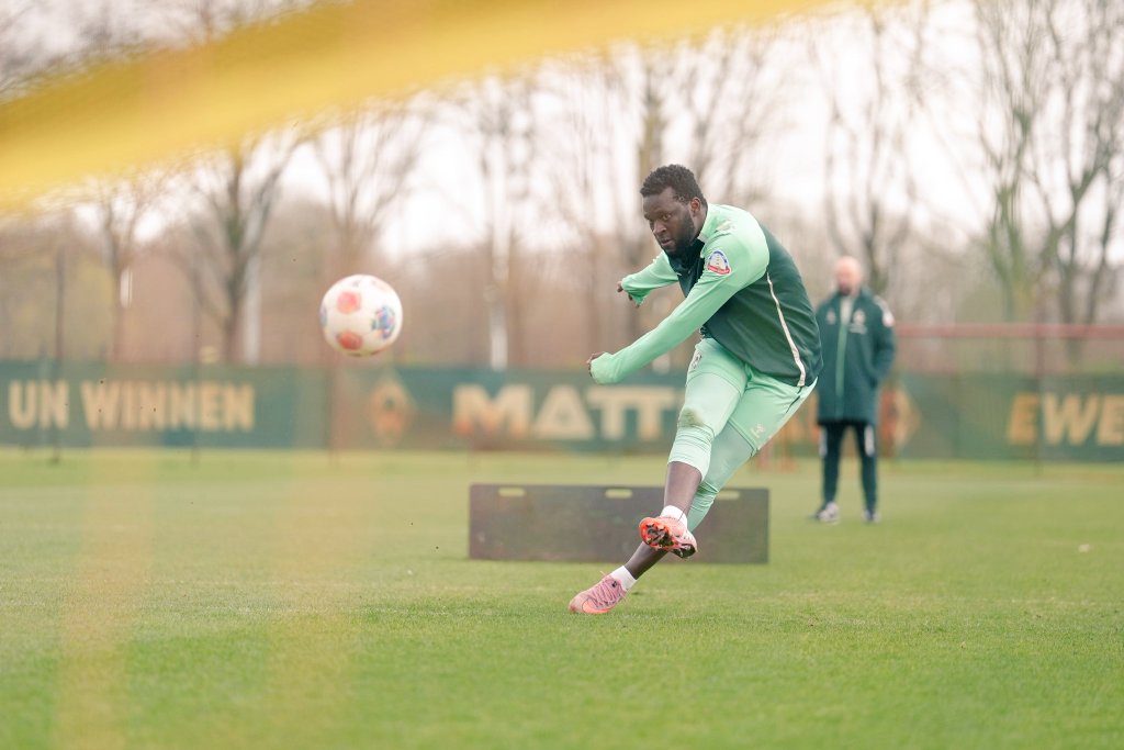 3Star_GOD's tweet photo. Good day our BALLER ⚽ @boniface_jrn,

Glad to see you're recovering and getting ready to be on the pitch again. You've proven that the Barrack Child is exceptional in all aspects and can survive any terrain. As a Barriboy you know all about Soldiers, their struggles and sacrifices. Sir, I humbly appeal you extend your generosity and philanthropy to Soldiers upfront and on the X platform. Your financial support will be a morale booster and motivation. Thank you and God Bless BONIFACE 🤲🏿🙏🏿

IF THIS COMES ACROSS YOUR TL KINDLY REPOST AND TAG @boniface_jrn 👏🏿🙏🏿 #Sentinel #ThankASoldier #SupportASoldier
