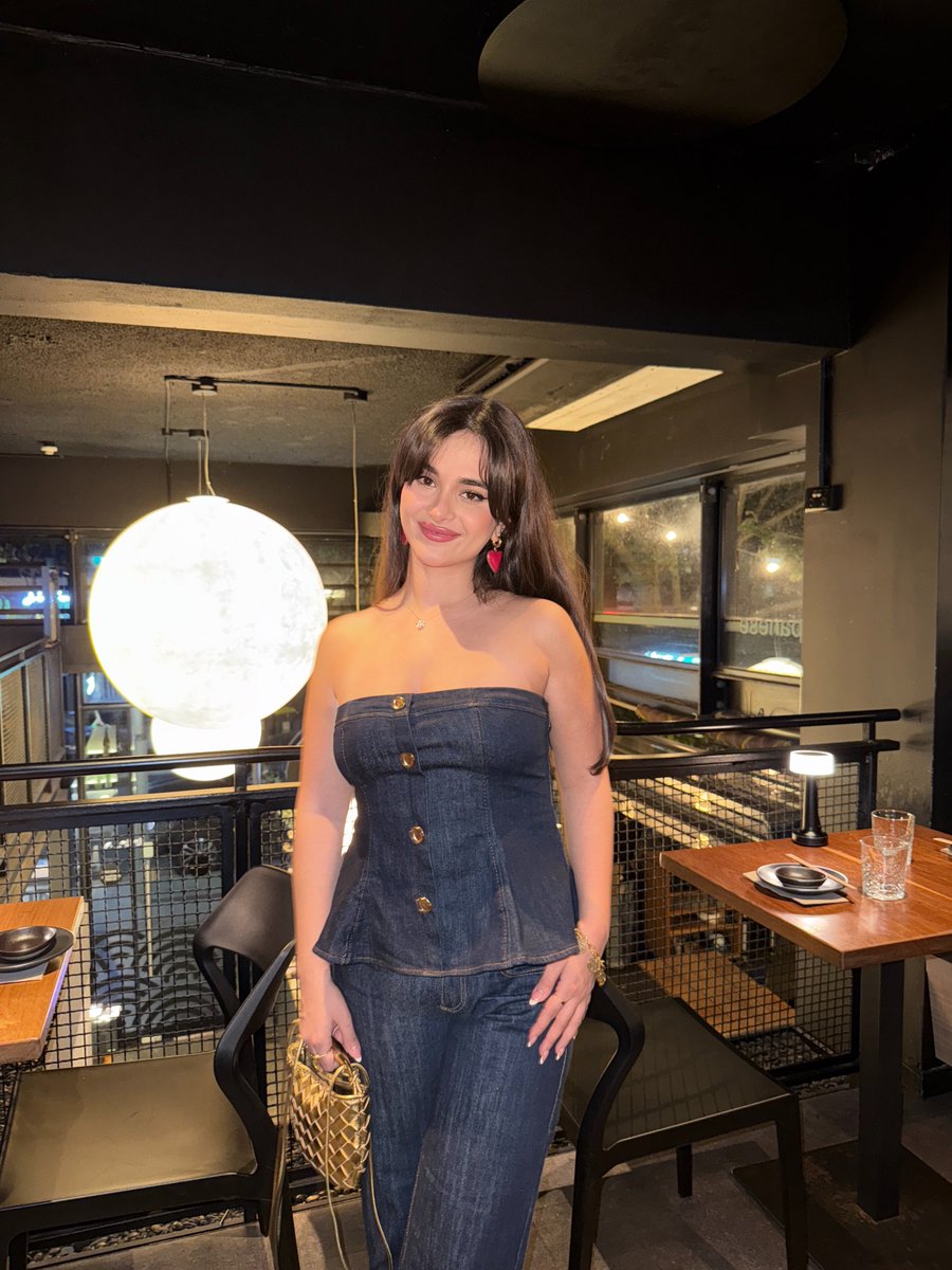 Chloe 💸 tweet media