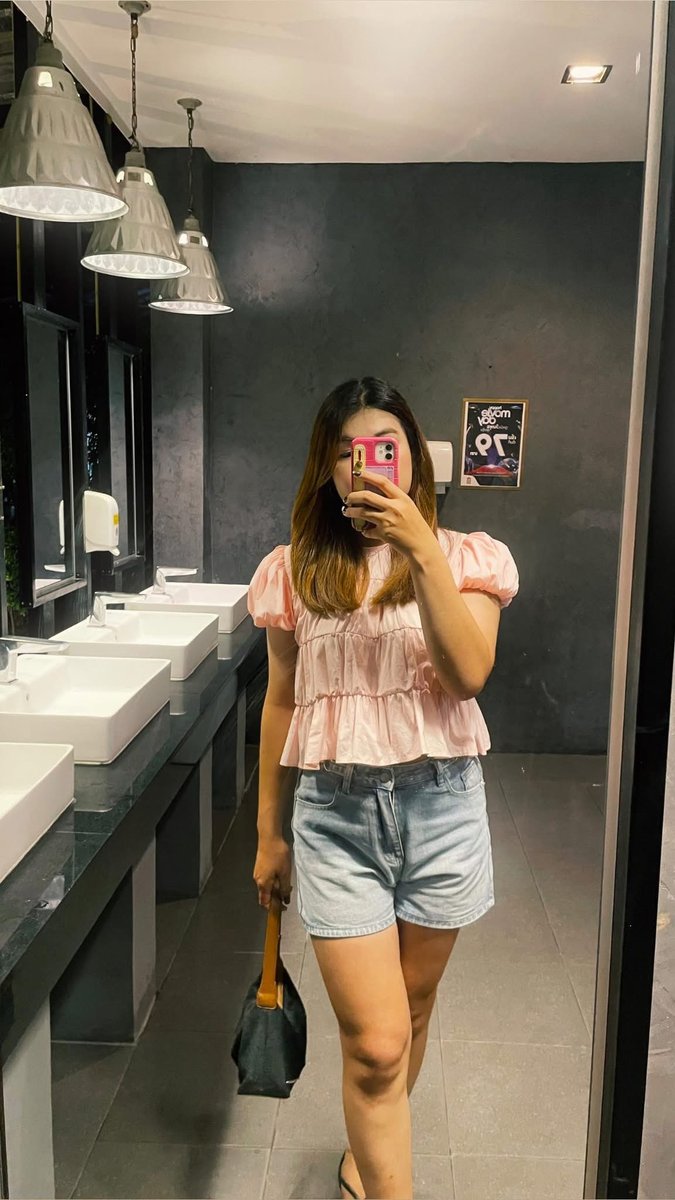 ครูนิ tweet media