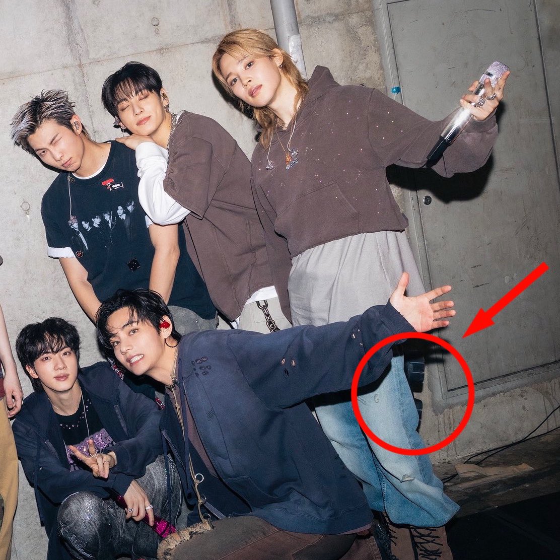 tae’s muscles⁷ tweet media