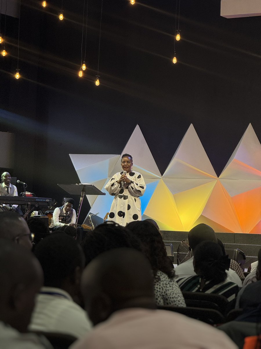Denise_Rwabwera's tweet photo. Mother is teaching 🥰 the word is too sweet already. 

“Being a shepherd is such an honor, such a privilege and such an opportunity.”
_Rev Ma_

#Proclaim26
#WorshipHarvestAt20 https://t.co/l0ZMopB8nq