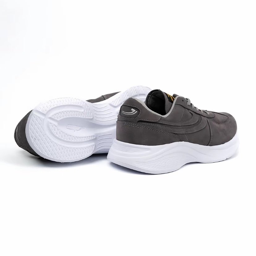 LiBeliMurah's tweet image. Sepatu Sneakers Johnson - Ultra Grey White, lagi diskon nih. sepatu bagus bahan premium produk lokal dibawah 200 ribu
✅Cocok buat hangout
✅Bahan Premium

vt.tokopedia.com/t/ZS9LGP5R3fXX…

#sepatu #outfit #style #fyp