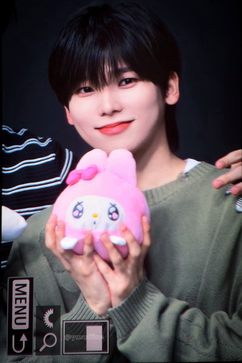 ymuffine's tweet photo. 260417 미니레코드
#엔싸인 #도하 https://t.co/8asYyn24YI