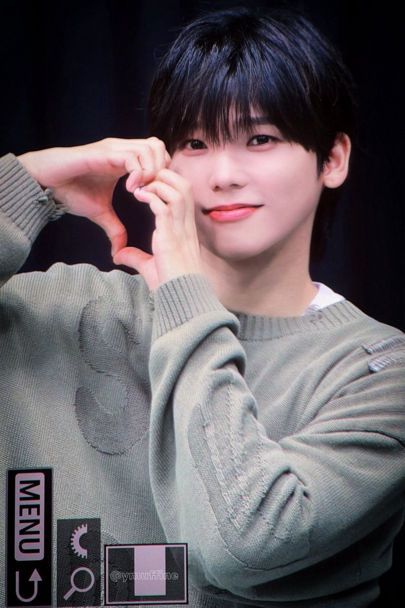 ymuffine's tweet photo. 260417 미니레코드
#엔싸인 #도하 https://t.co/8asYyn24YI