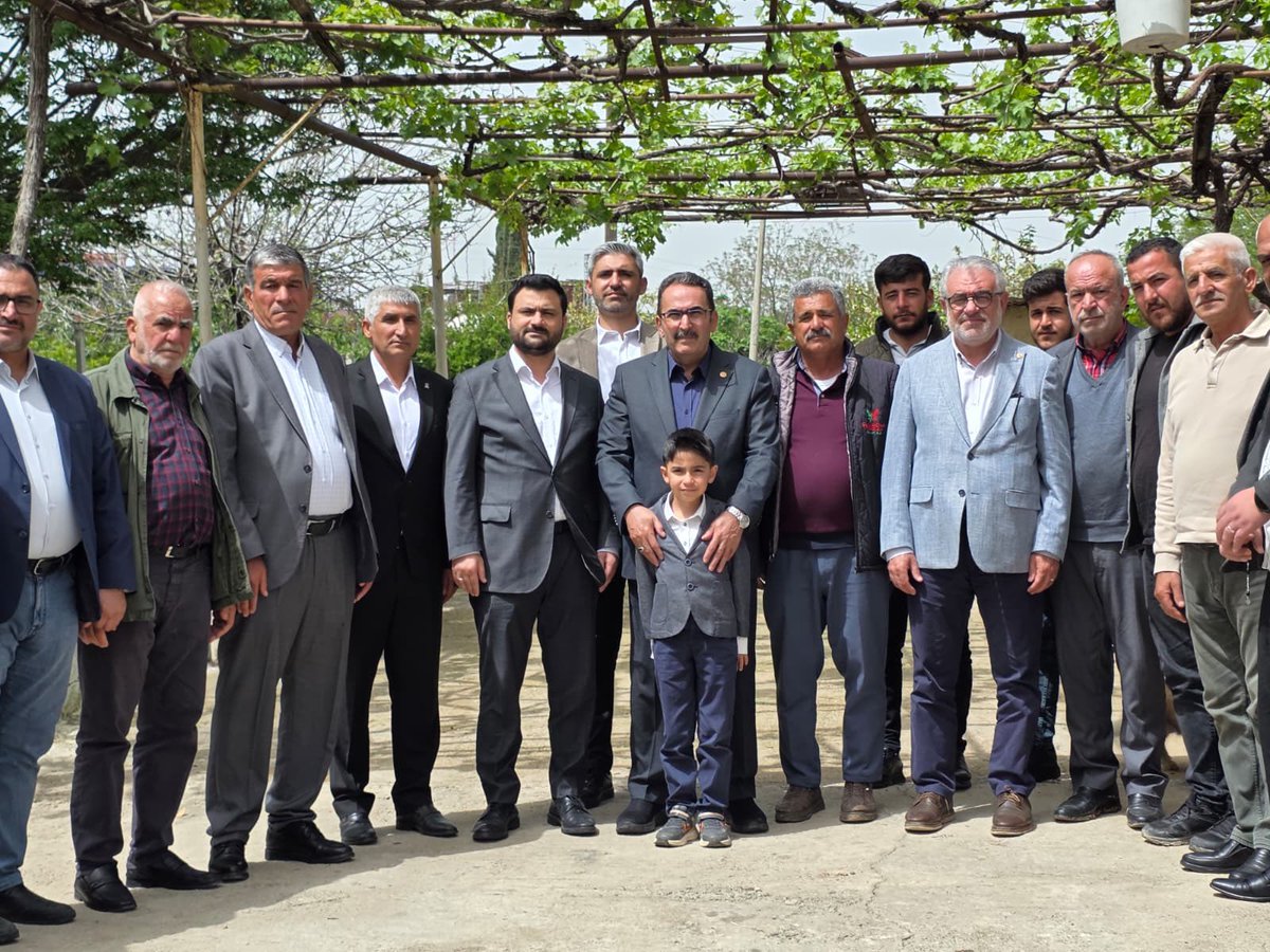 akpartiyuregir's tweet photo. 📍 Camili Mah.

Milletvekilimiz Sn. Abdullah Doğru, İlçe Başkanımız Sn. Murat Kılınç, İl Başkan Yardımcımız Sn. Ferdi Kavak ve Büyükşehir Belediye Meclis Üyemiz Sn. Hıdır Bahçe ile birlikte; 17. Bölge Mahalle Başkanımız Sn. Yılmaz Şenateş’in misafirperverliğinde mahalle sakinlerimizle bir araya geldik.

Samimi bir ortamda gerçekleşen buluşmada, Camili Mahallesinin ihtiyaçları ve beklentileri üzerine görüş alışverişinde bulunuldu; vatandaşlarımızın talepleri not alınarak çözüm sürecine dair değerlendirmeler yapıldı.

Sahadaki çalışmalarımızı kararlılıkla sürdürerek, hemşehrilerimizle güçlü bağ kurmaya ve her daim yanlarında olmaya devam edeceğiz.

@omerrcelik @abuyukgumus @yahyacelik_ @ozmehmetemin @ftmyurduseven @Tamer_Dagli @abdullahdogru01 @KaramikSunay @farukaytek @muratttkilinc_ @ferdikavak01 @hidirbahce