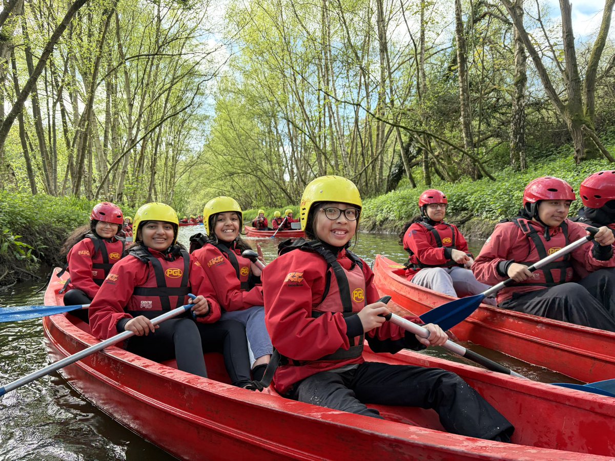 SharplesBacc's tweet photo. A brilliant morning on the river canoeing! #BaccPGL26 🛶☀️@SharplesSchool https://t.co/3TmDoyTqLA