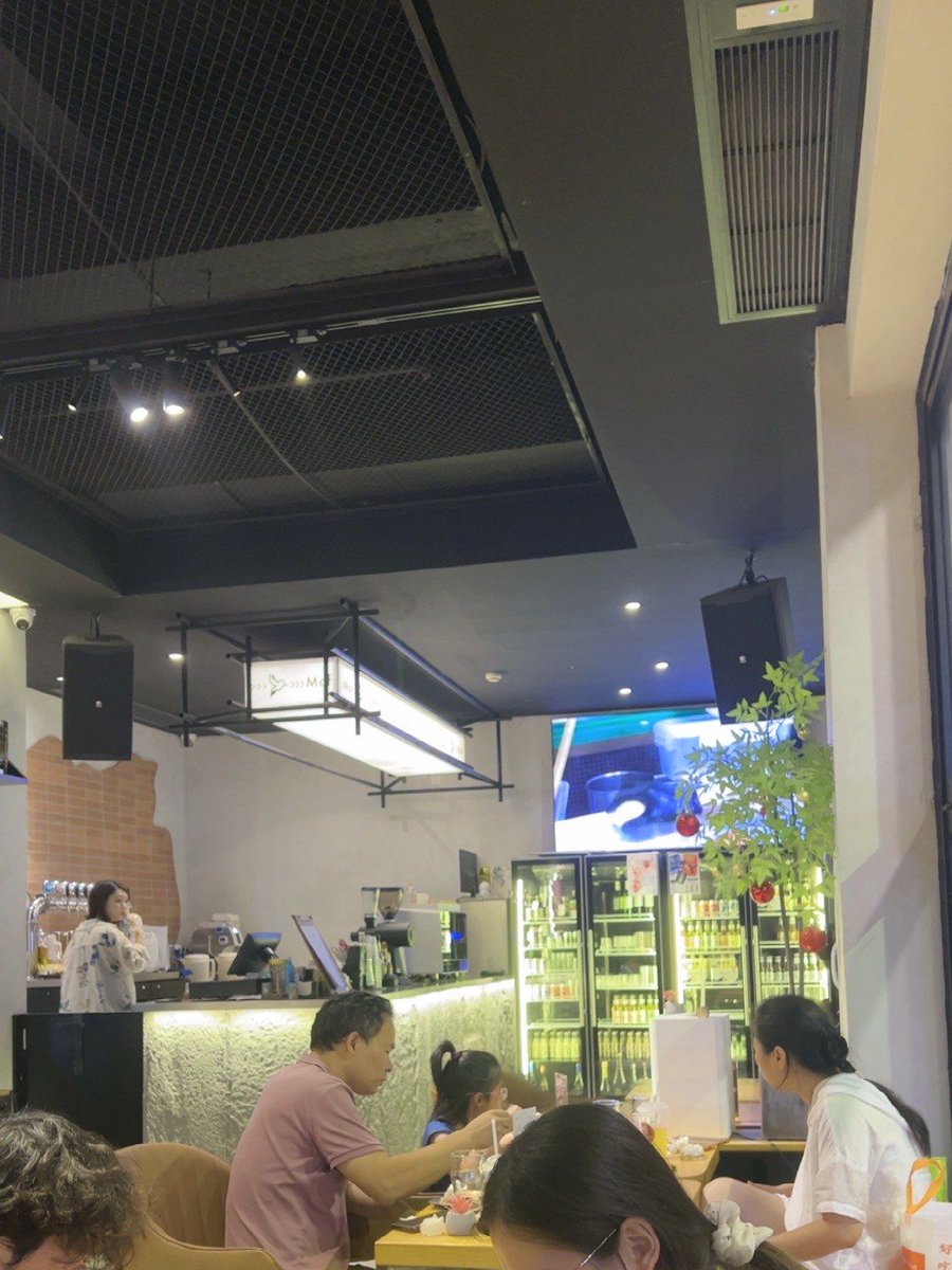 ChessyRepay's tweet image. Fuel your fat loss with this 300-calorie bowl! Grilled chicken, quinoa, roasted veggies u0026 a dash of olive oil—protein-packed, fiber-rich, and ready in 15 mins. No junk, just pure energy. #FatLossMeals #CleanEating