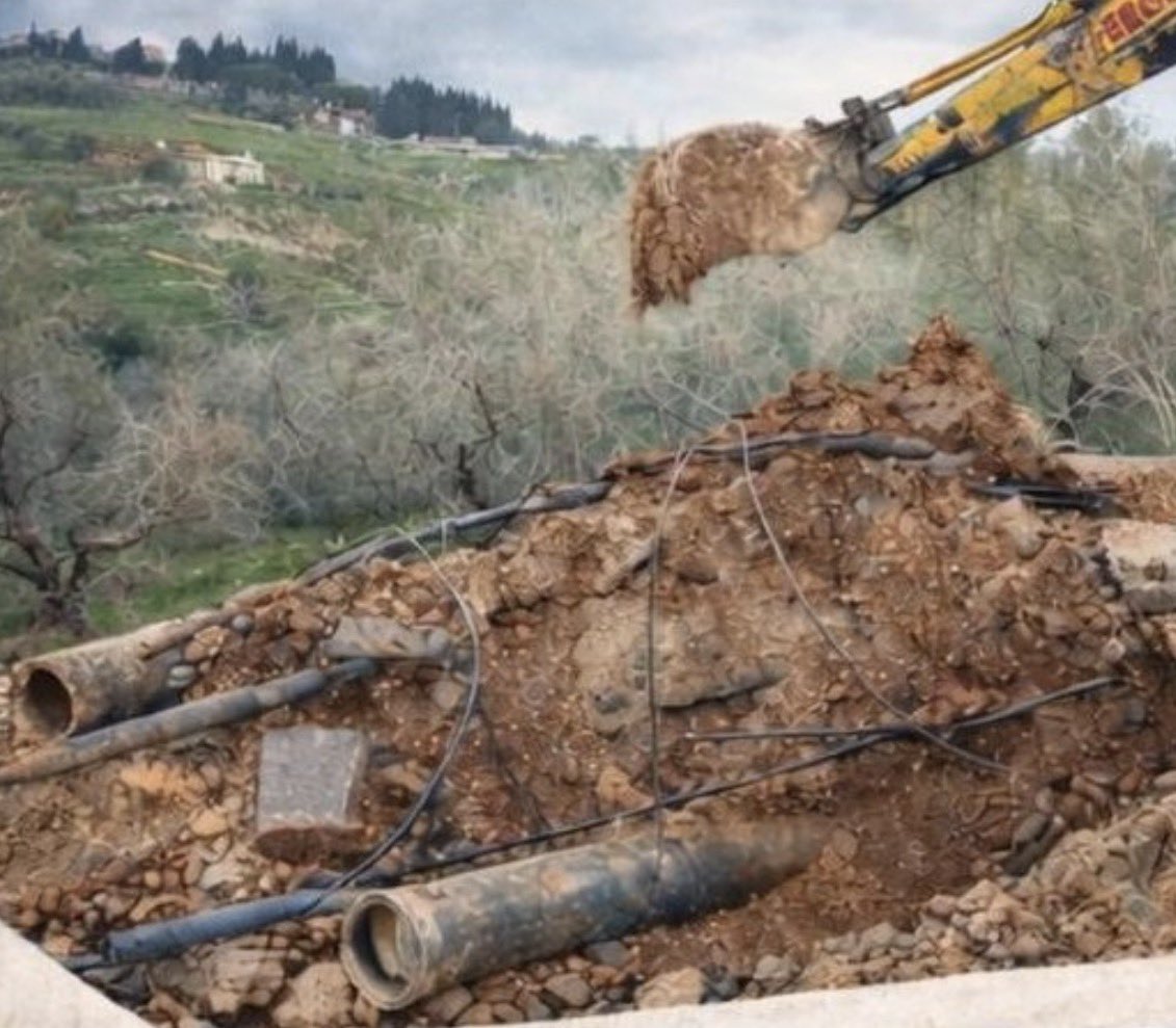 وزير الخارجية الباكستاني: لبنان أحد أبرز نقاط الخلاف بين الولايات المتحدة وإيران.

فش الا رئيس جمهورية القساطل والقساطل يلي معو مقتنعين أن هو يلي جاب وقف اطلاق نار 😂