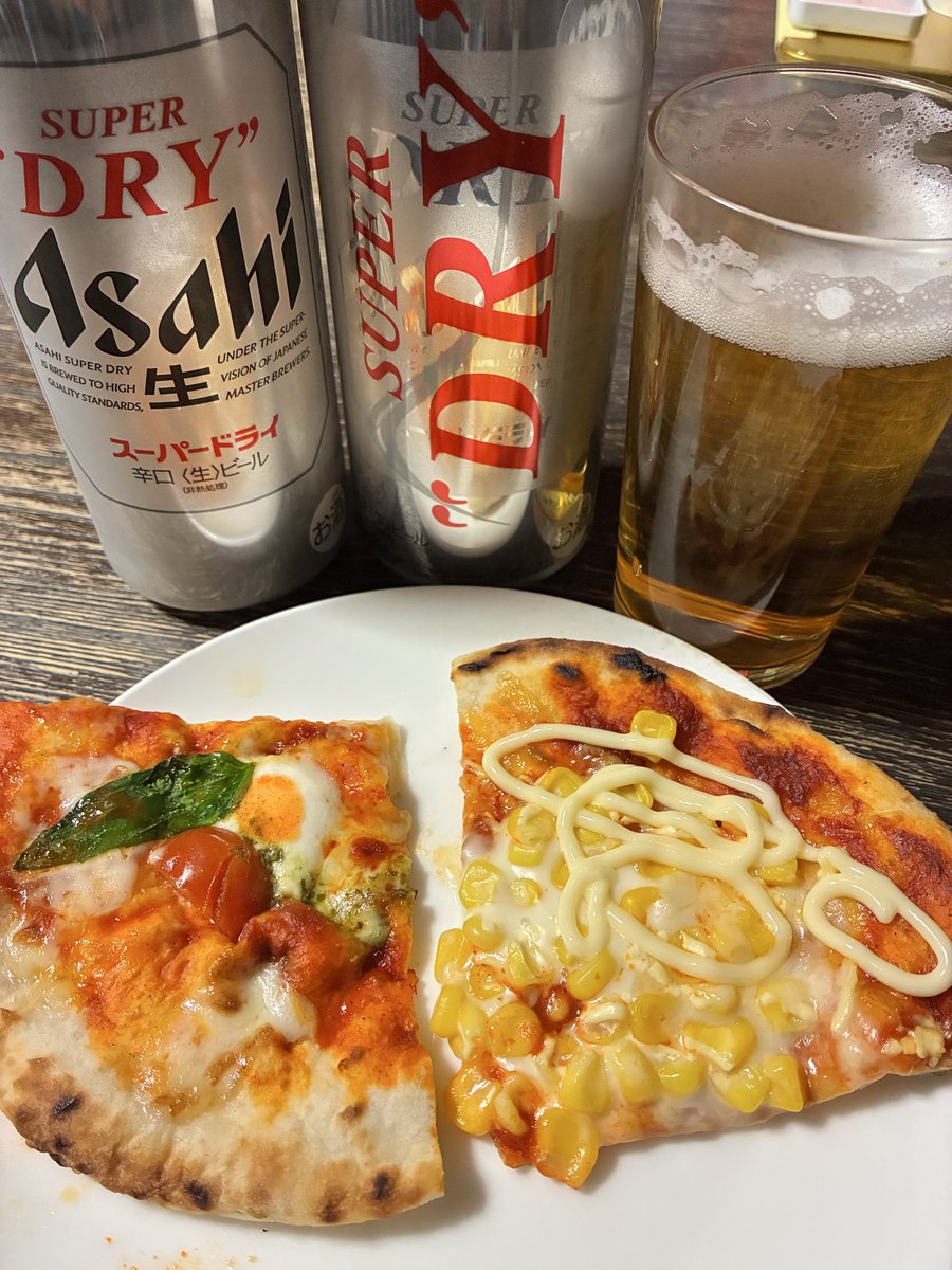 yoshimasa4444's tweet image. 土曜日お疲れ様です✨🎶

すでにグッタリお疲れモードなので
サクッと晩酌です🍻✨🍻
スーパードライに乾杯です🍺🌹🌙

#マルゲリータ　#マヨコーンピザ　
#ビール　#アサヒスーパードライ