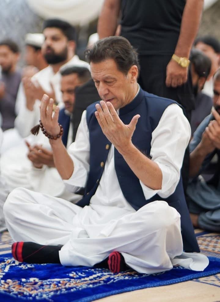 AminaPakistani's tweet photo. @ImranRiazKhan https://t.co/4X6u7ptQvi