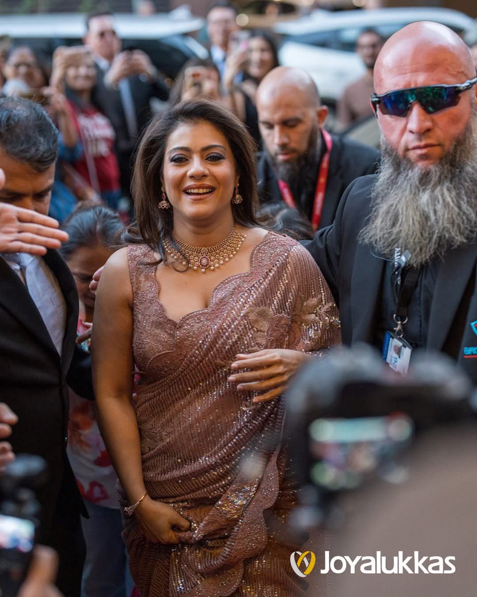 kajolarmy's tweet image. PWETTY LITTLE BABY @itsKajolD ✨🫶🌻

#kajol #kajolarmy