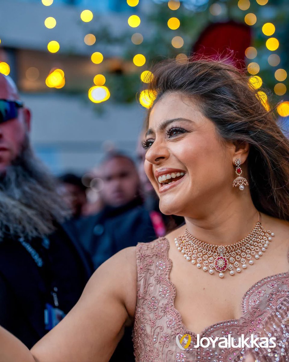 kajolarmy's tweet image. PWETTY LITTLE BABY @itsKajolD ✨🫶🌻

#kajol #kajolarmy