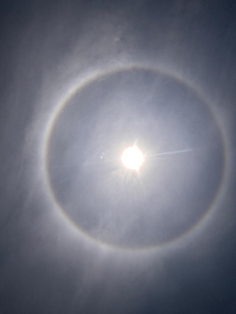 knews_odisha's tweet image. ସୂର୍ଯ୍ୟଙ୍କ ଚାରିପଟେ ଦେଖିବାକୁ ମିଳିଛି ବିଚିତ୍ର ଚିତ୍ର

#Odisha 
#sun 
#knewsodisha