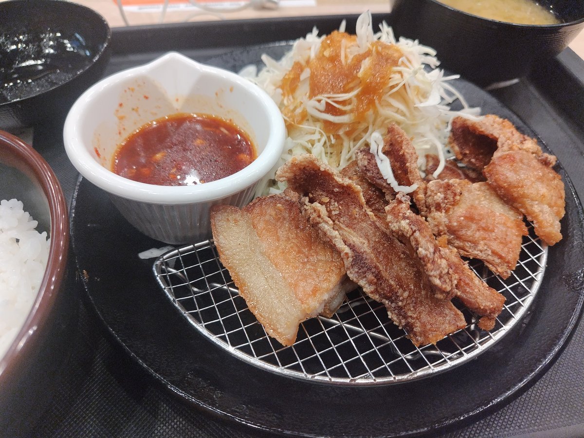 daisuki_dvd's tweet photo. ムートート定食食べてみたくて松のや行ったんだけど

←WEBで見て食べたかったやつ
→実際

こんなもんなのなー

#松のや　#ムートート https://t.co/kqTnyK3nK7