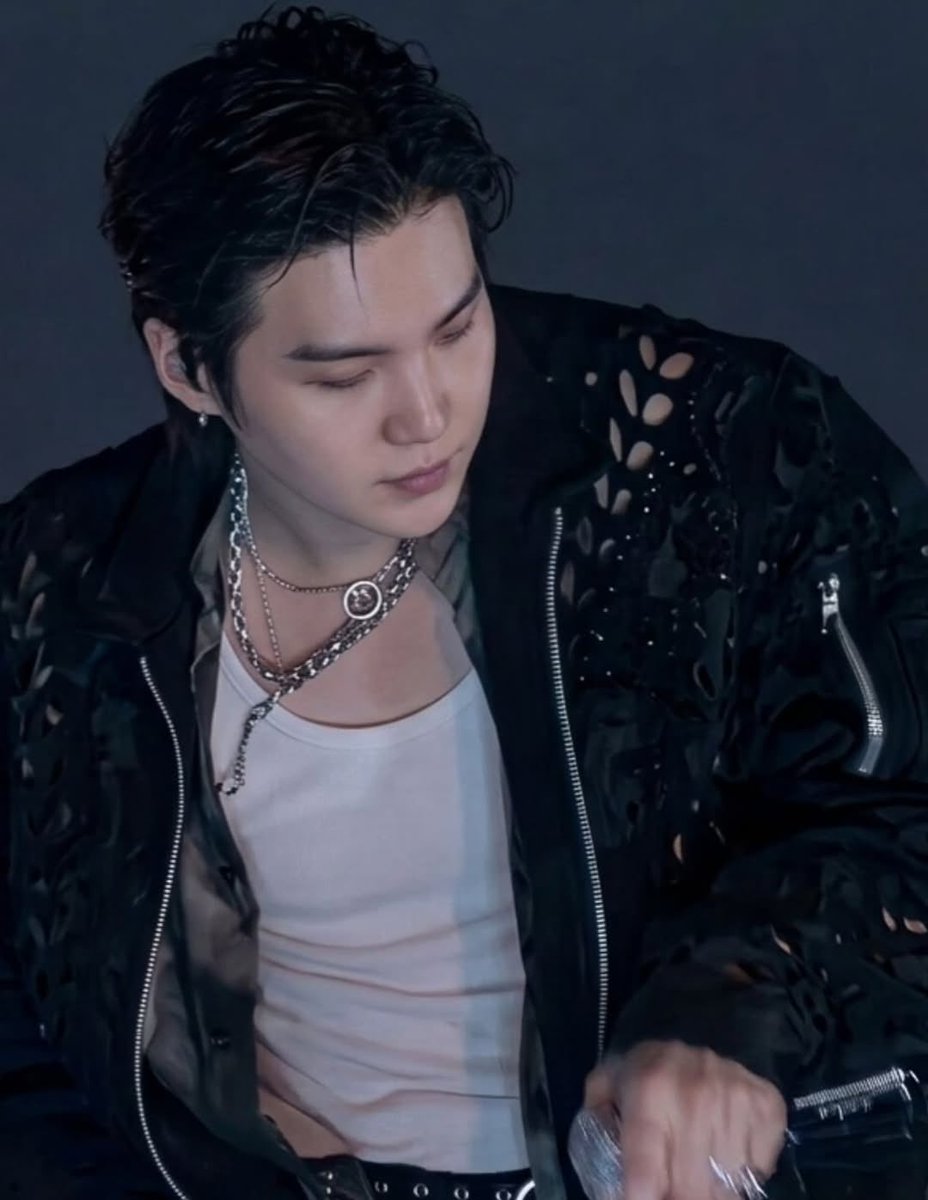 in love with yoongi(ia)🦋 tweet media