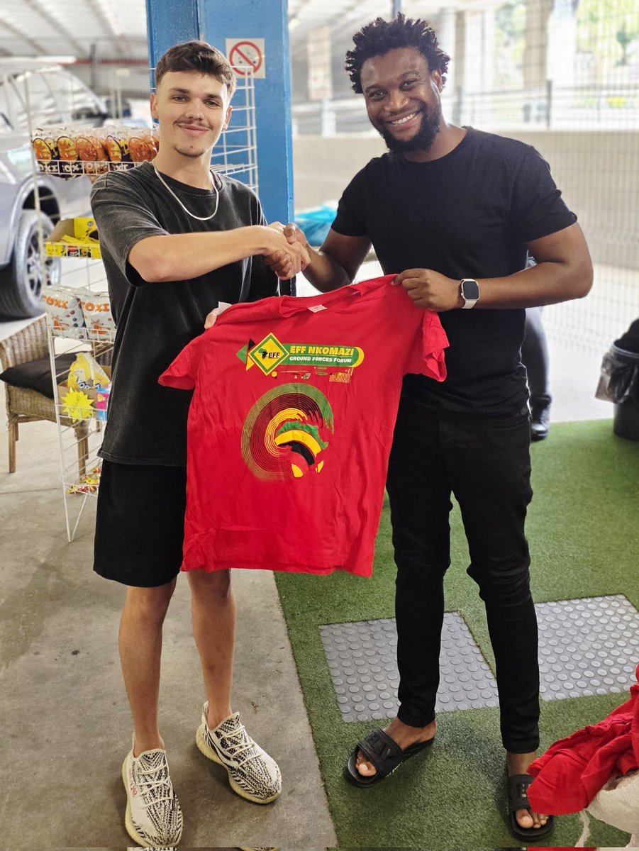 mafia_fane's tweet photo. Bumped into this young man Leroux yesterday &amp; had a long conversation about the importance of participating in voting as young people &amp; the policies of the EFF.

He never voted before or let alone registered to vote. I've assisted him to regster to vote in the upcoming elections. https://t.co/1wPIWnnHhE
