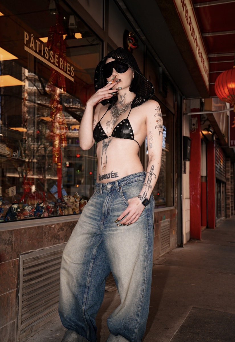 iris la star tweet media