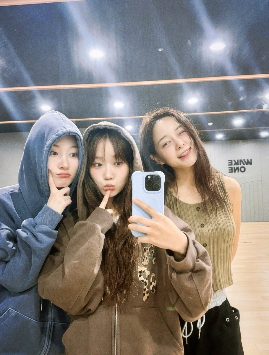 sejeopi_'s tweet image. 2026.04.18❣️plus chat
Yoojung: 
어제 찍은 오연완 사진들 &amp;gt;.&amp;lt; ♡ 쀼~

Photos of Oh Yeon-wan taken yesterday &amp;gt;.&amp;lt; ♡ Ppyu~

#아이오아이 #IOI #LOOP 
#ioi_10th
#김세정 #KIMSEJEONG
#キムセジョン #金世正
#세정 #SEJEONG
#IOICONCERTTOUR_LOOP_IN_SEOUL