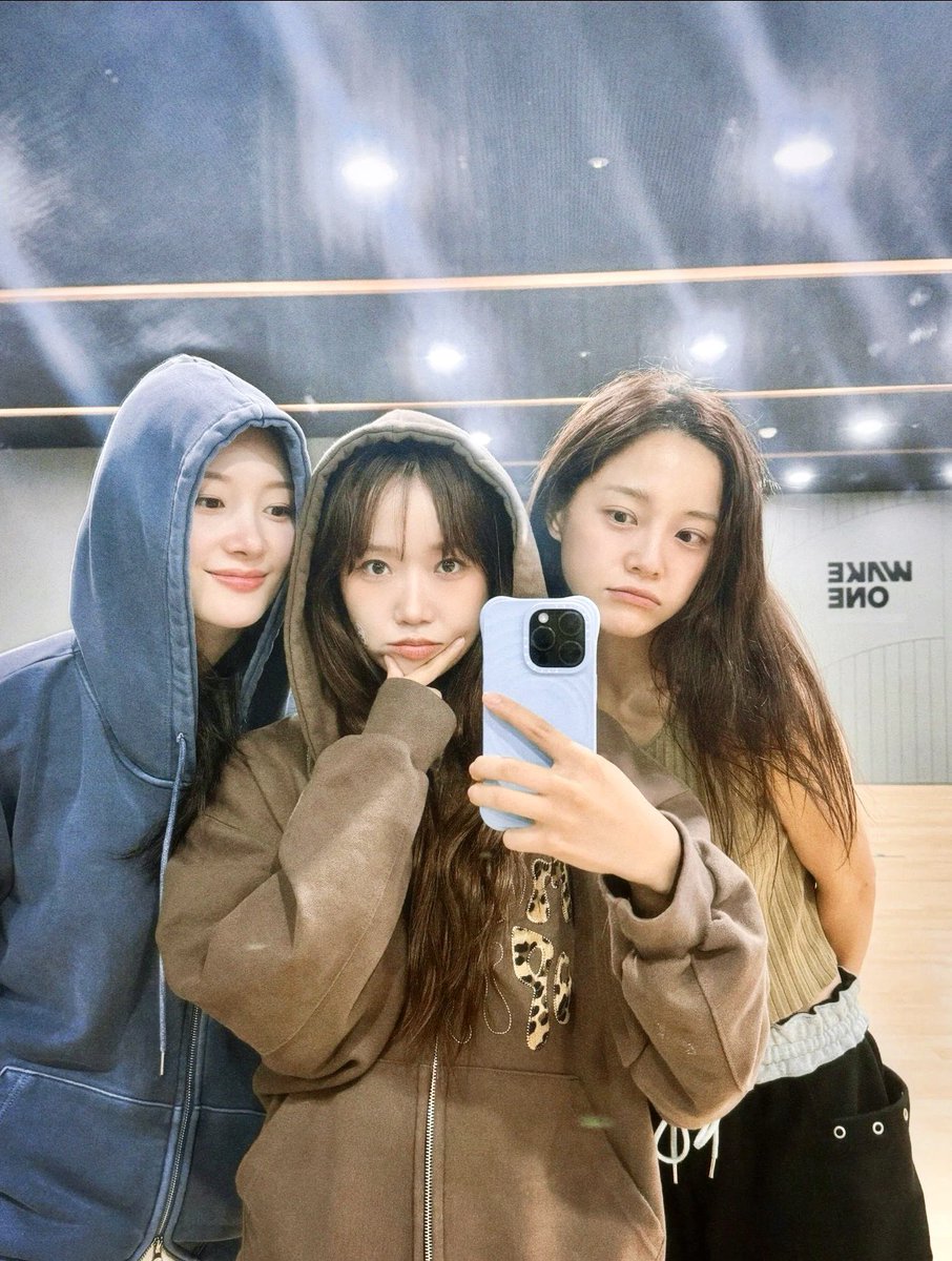 sejeopi_'s tweet image. 2026.04.18❣️plus chat
Yoojung: 
어제 찍은 오연완 사진들 &amp;gt;.&amp;lt; ♡ 쀼~

Photos of Oh Yeon-wan taken yesterday &amp;gt;.&amp;lt; ♡ Ppyu~

#아이오아이 #IOI #LOOP 
#ioi_10th
#김세정 #KIMSEJEONG
#キムセジョン #金世正
#세정 #SEJEONG
#IOICONCERTTOUR_LOOP_IN_SEOUL