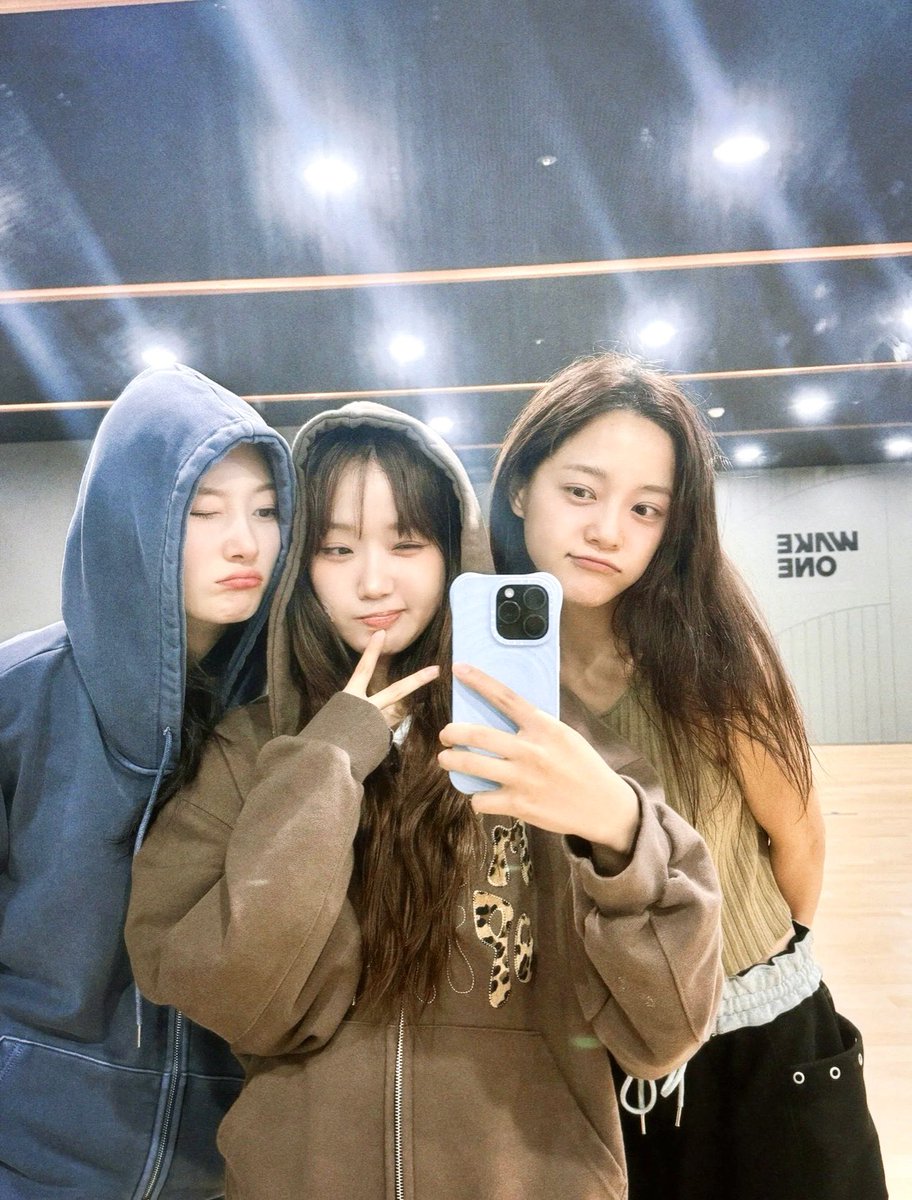 sejeopi_'s tweet image. 2026.04.18❣️plus chat
Yoojung: 
어제 찍은 오연완 사진들 &amp;gt;.&amp;lt; ♡ 쀼~

Photos of Oh Yeon-wan taken yesterday &amp;gt;.&amp;lt; ♡ Ppyu~

#아이오아이 #IOI #LOOP 
#ioi_10th
#김세정 #KIMSEJEONG
#キムセジョン #金世正
#세정 #SEJEONG
#IOICONCERTTOUR_LOOP_IN_SEOUL