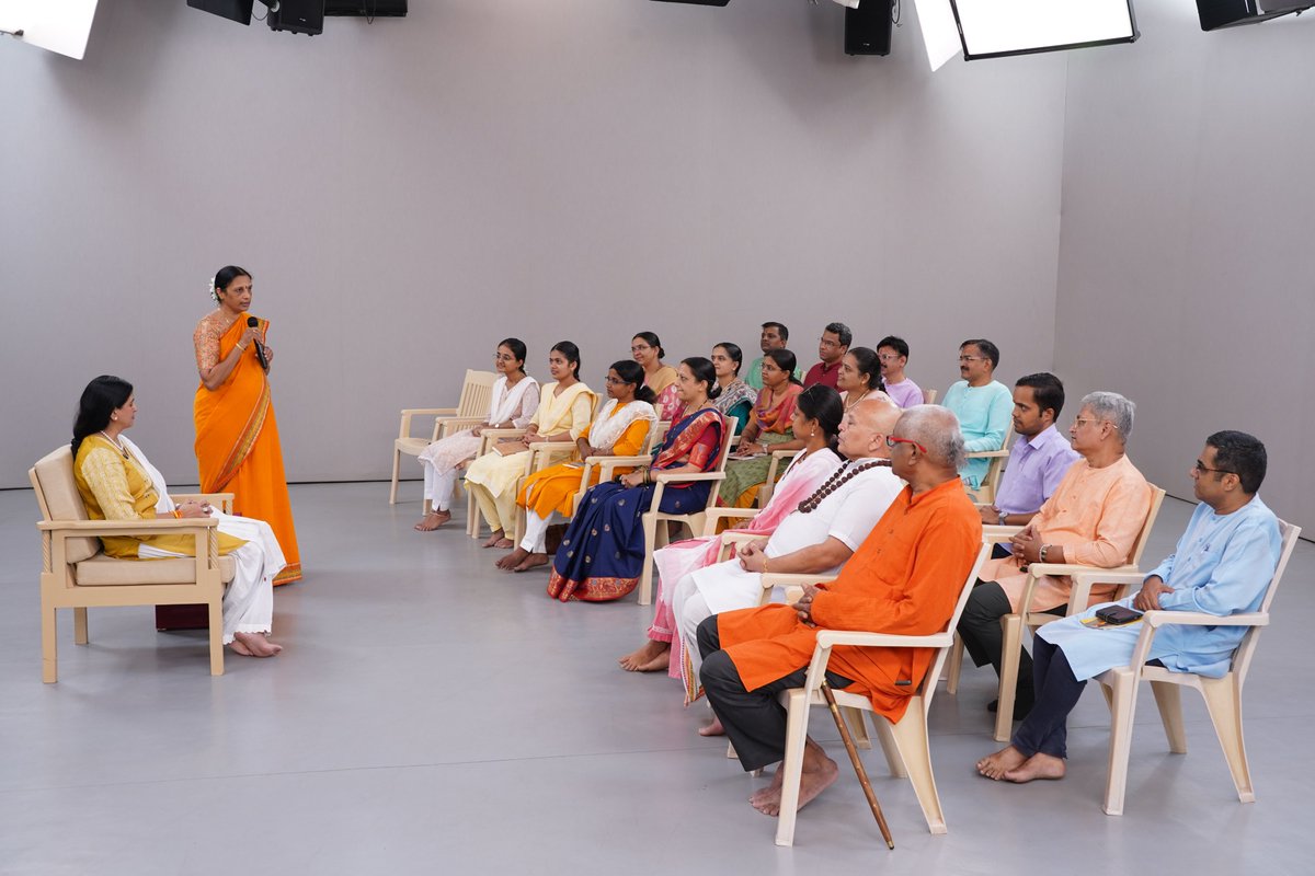 SanatanSanstha's tweet image. Noted and energetic nationalist Kajal Hindustani (@kajal_jaihind) – a fearless voice of Dharma, relentlessly working to awaken society, protect Indian culture and religions, and advocate for Hindu human rights, paid a goodwill visit to Sanatan Ashram, #Ramnathi (#Goa).

During